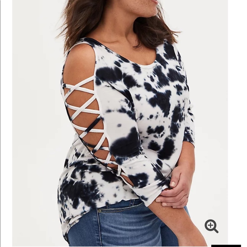 Torrid super soft black tie dye lattice sleeve tee